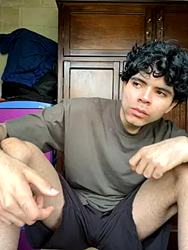 Snapshot of Axel-Mejia chatting on November 6, 2025, 1:45 pm Axel-Mejia online show from November 6, 2025, 1:45 pm