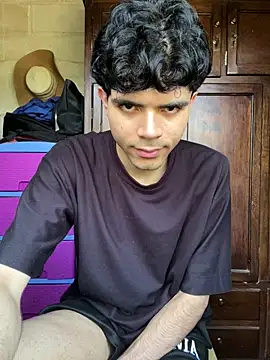 Snapshot of Axel-Mejia chatting on November 10, 2025, 6:29 pm Axel-Mejia online show from November 10, 2025, 6:29 pm