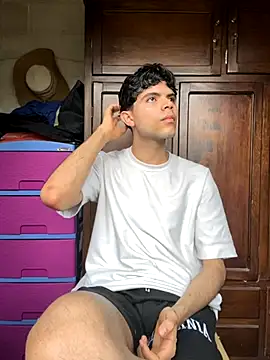 Snapshot of Axel-Mejia chatting on November 14, 2025, 6:28 pm Axel-Mejia online show from November 14, 2025, 6:28 pm