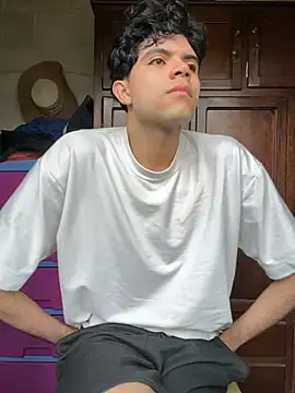 Snapshot of Axel-Mejia chatting on November 15, 2025, 12:56 pm Axel-Mejia online show from November 15, 2025, 12:56 pm