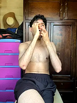 Snapshot of Axel-Mejia chatting on November 17, 2025, 6:35 pm Axel-Mejia online show from November 17, 2025, 6:35 pm