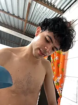 Snapshot of Axel-Mejia chatting on December 4, 2025, 1:42 pm Axel-Mejia online show from December 4, 2025, 1:42 pm