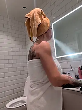 sexygilf82 online show from November 13, 2025, 9:36 pm