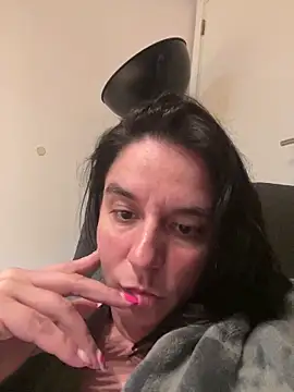 hottyFcup online show from April 17, 2026, 7:39 pm