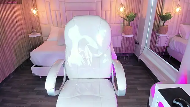 DulceGreem online show from November 28, 2025, 11:35 am