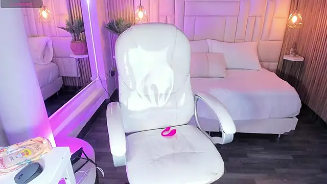 DulceGreem online show from December 17, 2025, 11:38 am