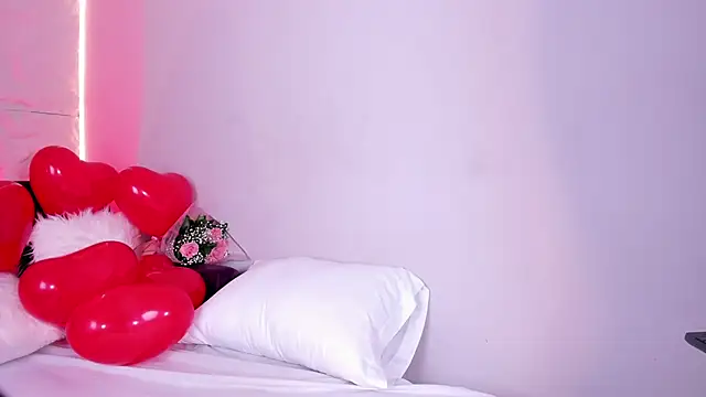 DulceGreem online show from February 14, 2026, 8:05 pm