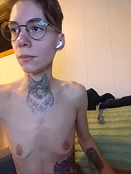 HoneySquirrel online show from April 7, 2026, 7:14 pm