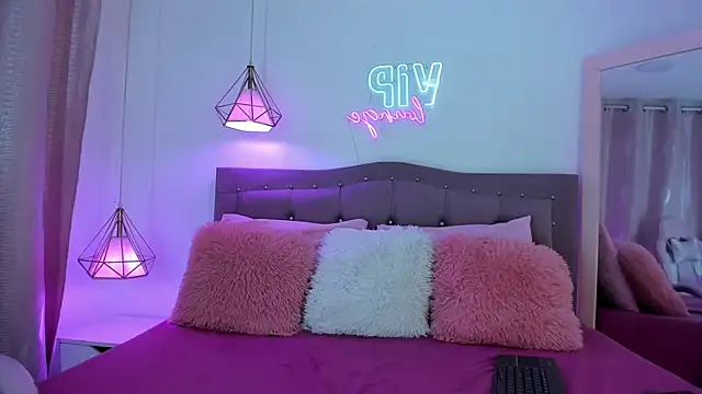 Snapshot of Sophie_stars chatting on September 9, 2025, 3:28 am Sophie stars online show from September 9, 2025, 3:28 am