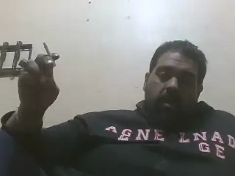 Snapshot of elpoop7305 chatting on February 4, 2026, 10:04 pm elpoop7305 online show from February 4, 2026, 10:04 pm