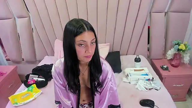  Luna Bennett online show from June 5, 2026, 7:30 pm