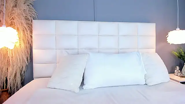 MiaVixen  online show from November 21, 2025, 4:55 am