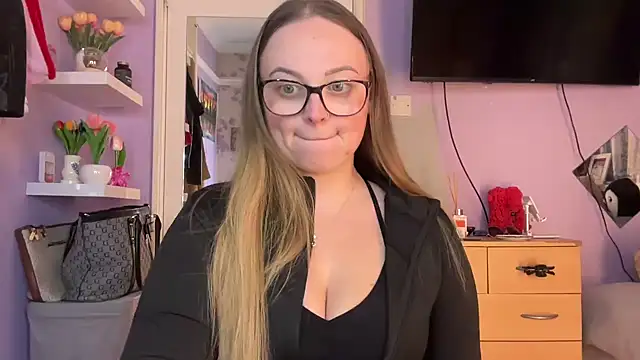 SexySashaxox online show from June 1, 2026, 8:21 pm