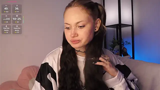 Alice 1n Wonderland  online show from September 19, 2025, 2:51 pm