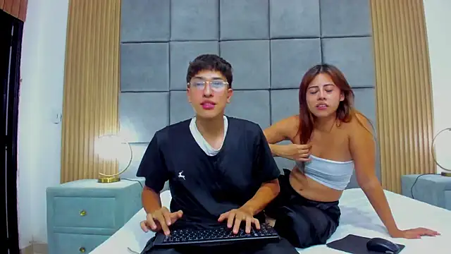 ChanellandMax online show from November 1, 2025, 7:27 pm