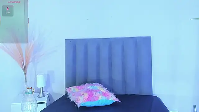 KendraChavez  online show from December 17, 2025, 9:21 pm