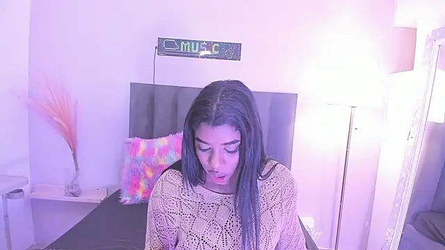 KendraChavez  online show from February 12, 2026, 9:32 pm