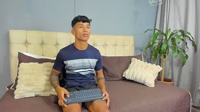 Frank98  online show from October 8, 2025, 8:39 pm
