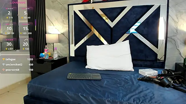 VioletRose as online show from October 24, 2025, 7:38 am