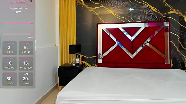 VioletRose as online show from February 19, 2026, 7:43 pm