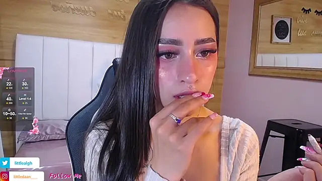 Snapshot of Abril_Velvet_a_ chatting on October 8, 2025, 12:58 pm Abril Velvet a  online show from October 8, 2025, 12:58 pm
