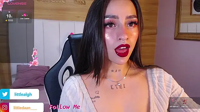 Snapshot of Abril_Velvet_a_ chatting on October 22, 2025, 7:46 pm Abril Velvet a  online show from October 22, 2025, 7:46 pm