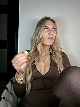 Snapshot of Melody1600 chatting on October 18, 2025, 10:43 pm Melody1600 online show from October 18, 2025, 10:43 pm