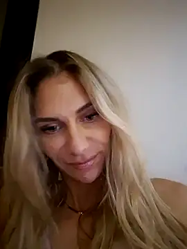 Melody1600 online show from November 8, 2025, 11:14 pm