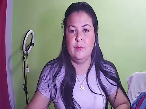 anapaulaa online show from November 3, 2025, 10:53 pm