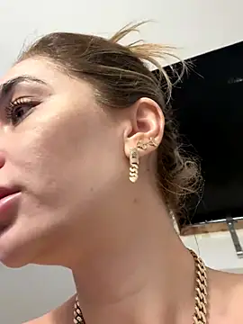 KaseyQuinn  online show from November 12, 2025, 8:48 am