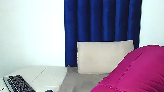 Pinkdollyg online show from December 2, 2025, 9:10 pm