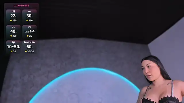 ReinaChloe online show from March 3, 2026, 4:13 pm