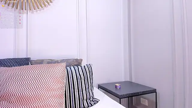 CharlotteBrownn  online show from April 2, 2026, 11:57 pm