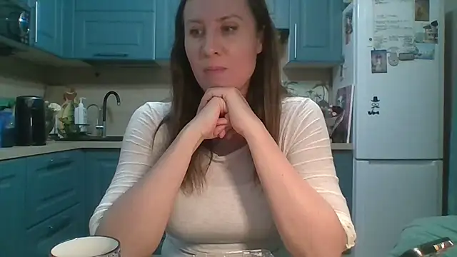 ALICAINWONDERLAND online show from April 14, 2026, 6:03 pm