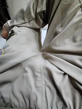 coupleyug online show from September 16, 2025, 5:47 pm