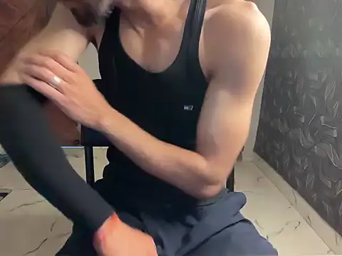 Snapshot of coupleyug chatting on March 15, 2026, 6:30 am coupleyug online show from March 15, 2026, 6:30 am