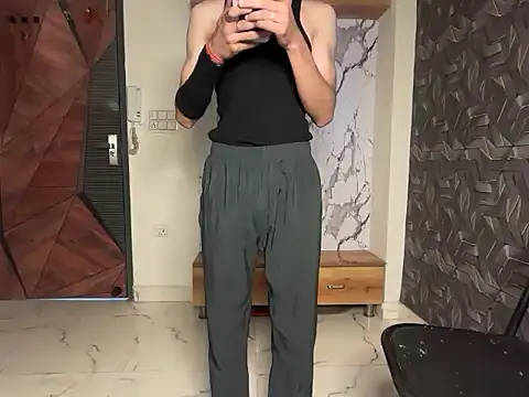 coupleyug online show from March 22, 2026, 5:22 am