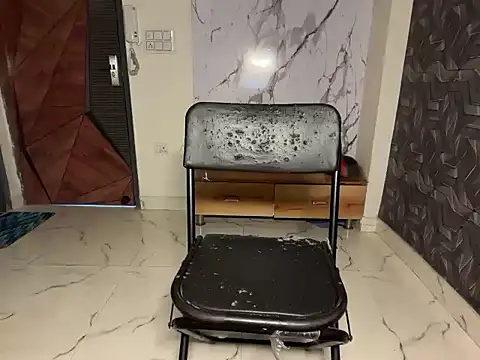 coupleyug online show from April 6, 2026, 3:13 pm