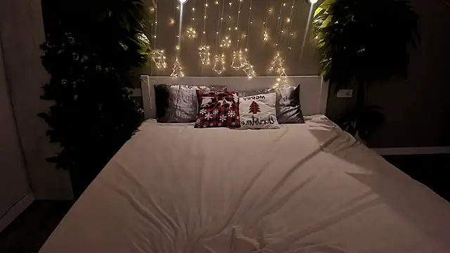 SofiSoft online show from December 18, 2025, 8:48 pm