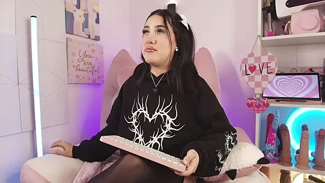 justonecute online show from May 22, 2026, 2:08 am