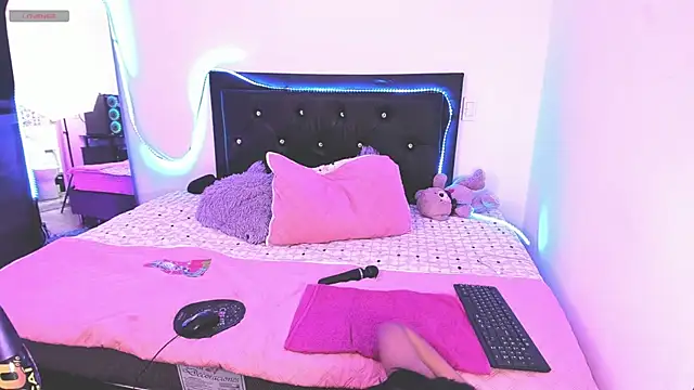 samiacooper25 online show from November 19, 2025, 5:40 am