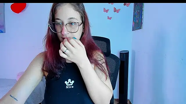 Snapshot of Laura_Ivy chatting on July 1, 2026, 1:13 pm Laura Ivy online show from July 1, 2026, 1:13 pm