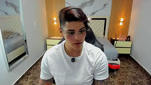 KAROLLJONES1 online show from March 17, 2026, 7:50 pm