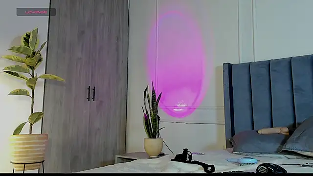 Snapshot of Ice_Princess_ chatting on October 5, 2025, 5:50 am Ice Princess online show from October 5, 2025, 5:50 am