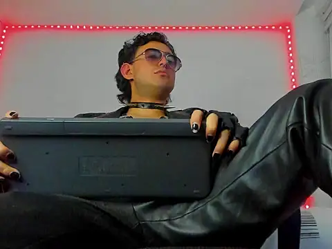 Snapshot of Alexxx_savage chatting on September 21, 2025, 4:03 am Alexxx savage online show from September 21, 2025, 4:03 am