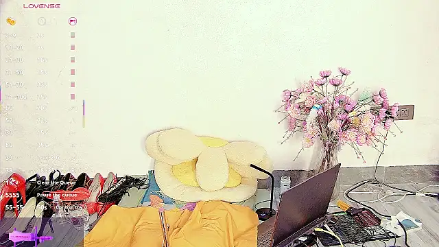 Snapshot of Solsken_ chatting on October 10, 2025, 8:35 am Solsken online show from October 10, 2025, 8:35 am