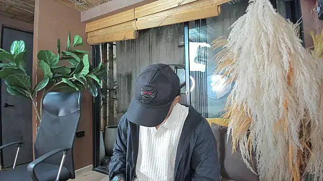 AlanCutee online show from November 22, 2025, 11:31 am