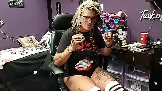 oddywithabody online show from September 26, 2025, 9:02 am