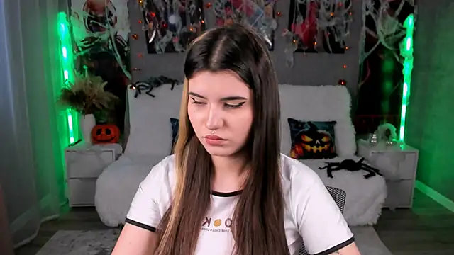 AnoraDark online show from October 19, 2025, 12:28 pm