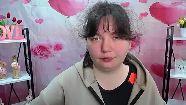 NeonilaLisova online show from May 3, 2026, 5:13 am